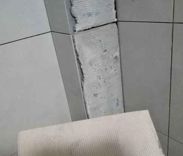 肥乡瓷砖空鼓维修公司分享下厨房瓷砖脱落的补救措施。